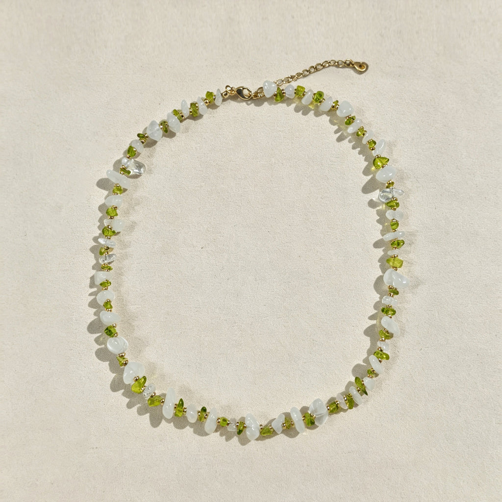Glänta Necklace - White Quartz & Peridot