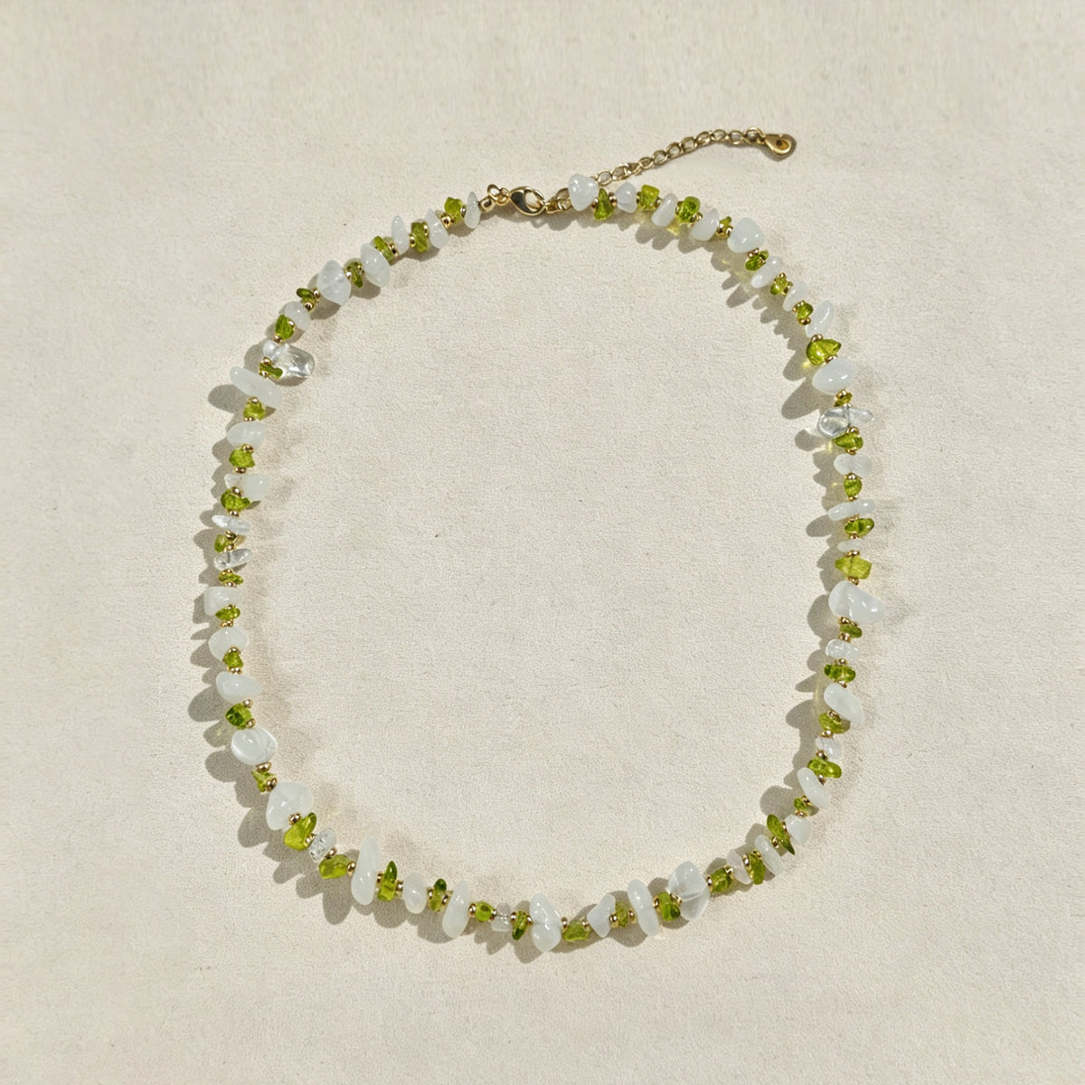 Glänta Necklace - White Quartz & Peridot