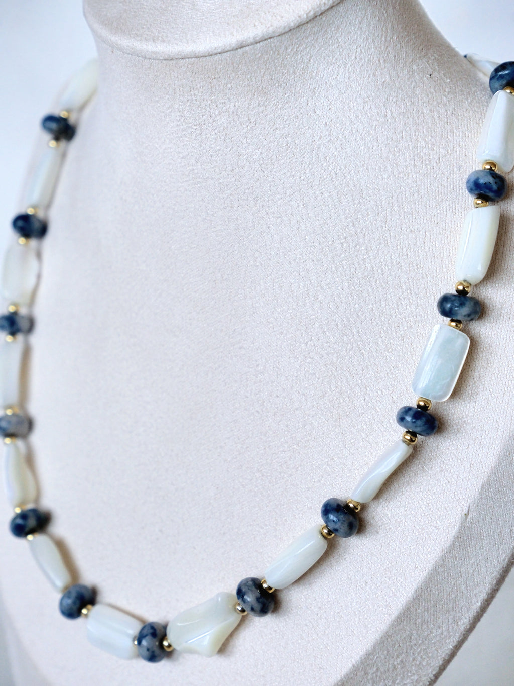 Skärgård Necklace - Blue Lace Agate & Mother of Pearl