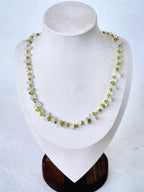 Glänta Necklace - White Quartz & Peridot
